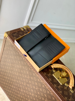 Louis Vuitton Brazza Wallet