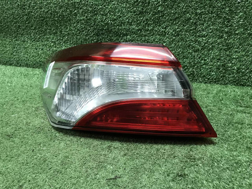 Фонарь левый внеш. Toyota Camry xv70 17-нв галоген