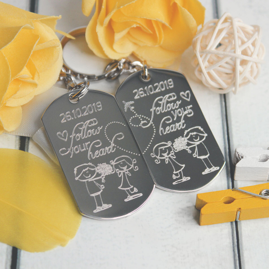 Парные брелки-жетоны для влюбленных с гравировкой на заказ