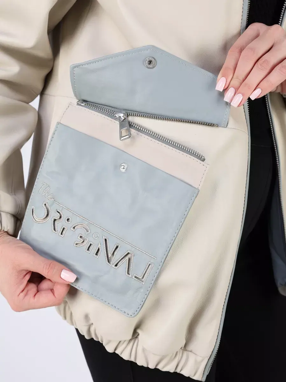 Кожаная куртка демисезонная с капюшоном