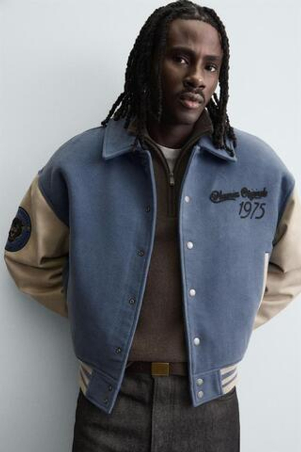 ZARA УТЕПЛЕННЫЙ БОМБЕР С НАШИВКАМИ, СЕРО-СИНИЙ