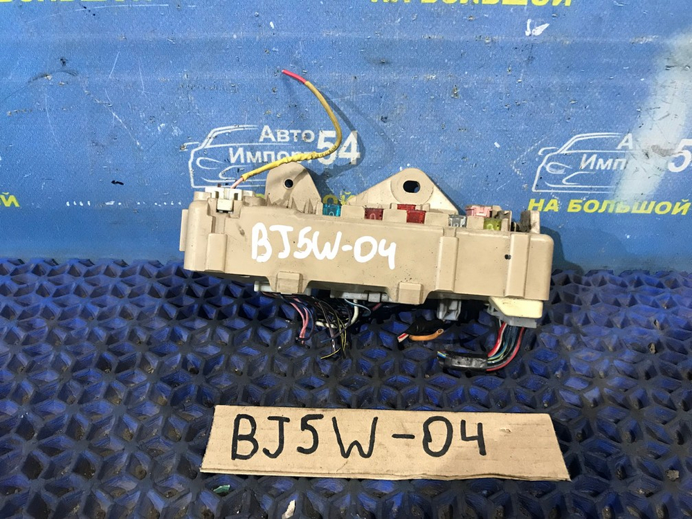 Блок предохранителей салонный MAZDA FAMILIA 1999