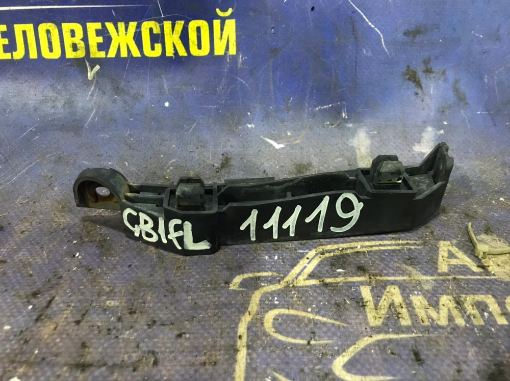 Крепление бампера переднее левое Honda MOBILIO 2001-2003
