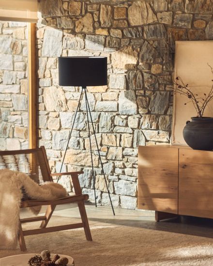 Металлический торшер Ikia с черным покрытием