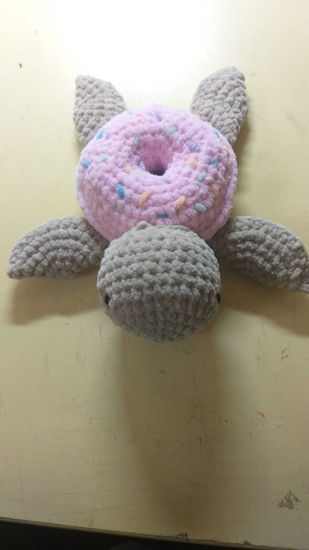 Вязаная игрушка ручной работы "Черепашка-пончик"