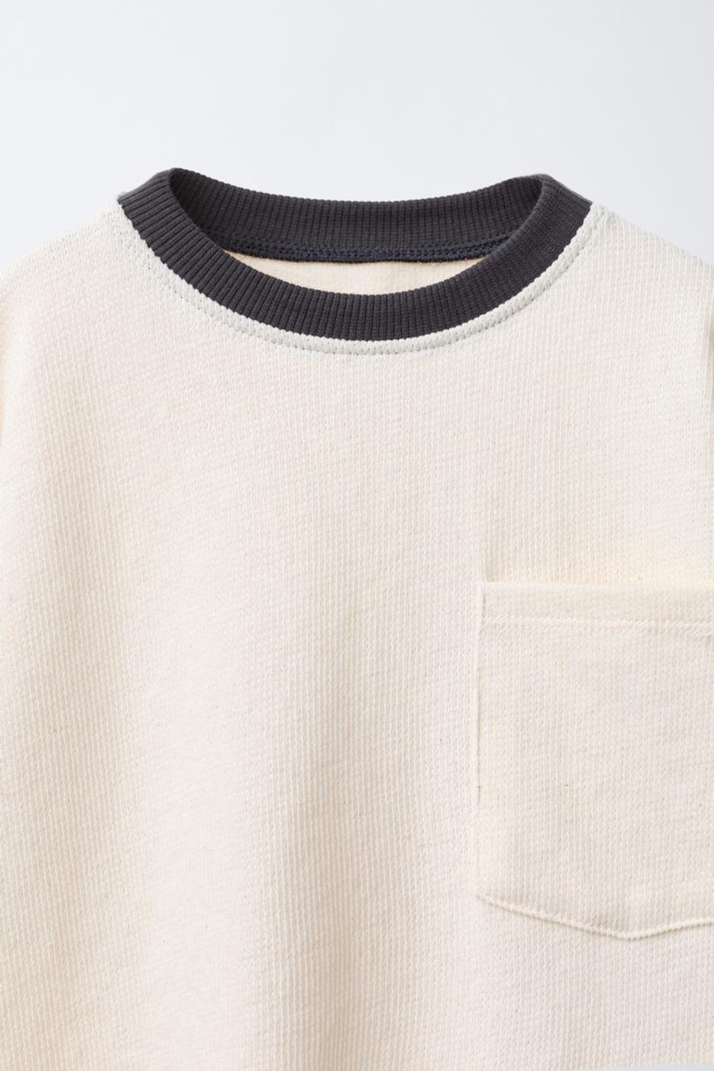 ZARA ФУТБОЛКА С КАРМАНОМ, ЭКРЮ