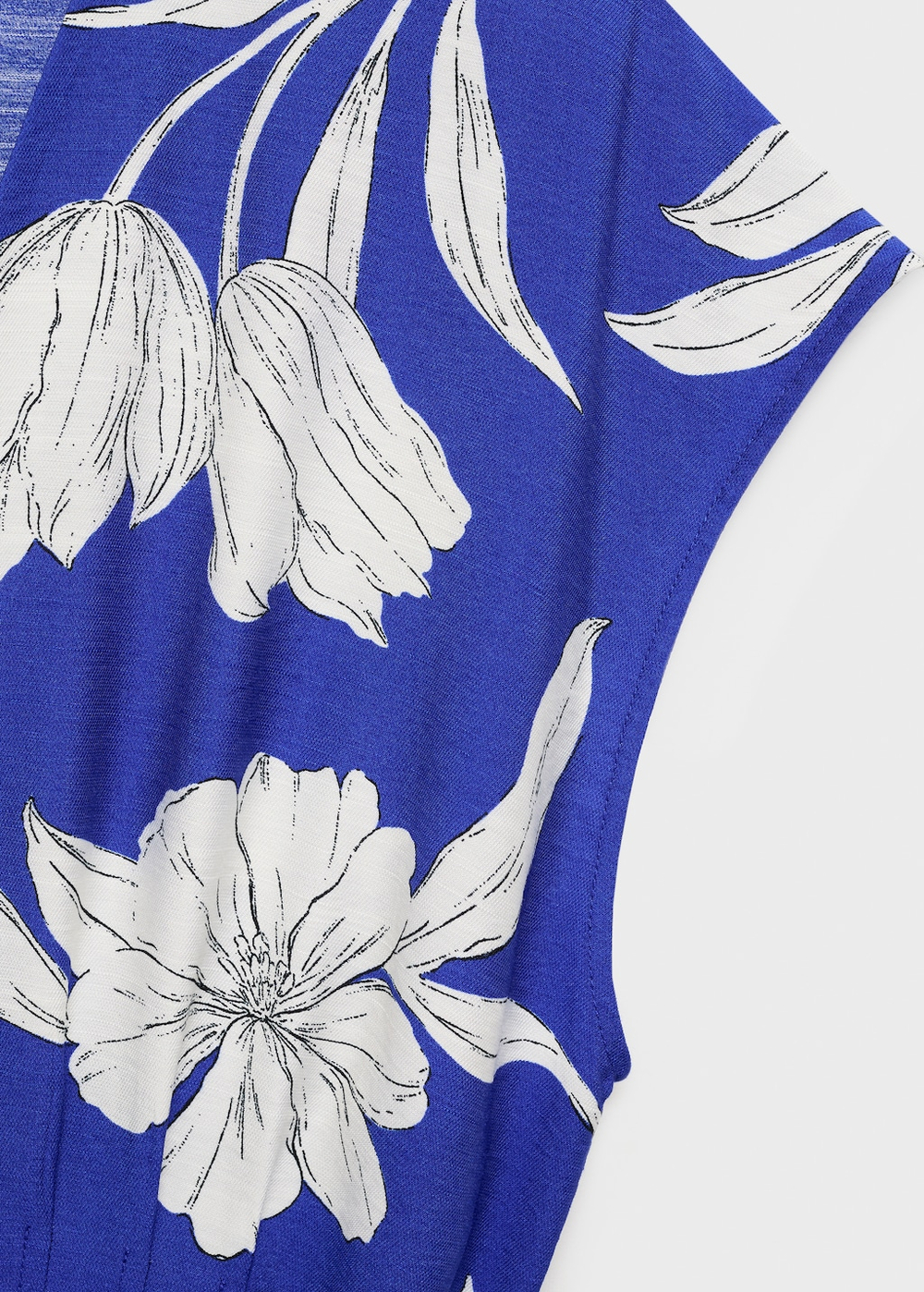 Длинный комбинезон с принтом и поясом