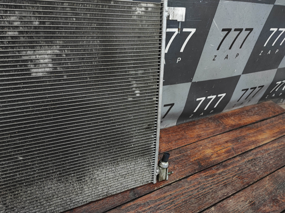 Радиатор кондиционера Mercedes C-Class (W205)  Б/У Оригинал A0995000454