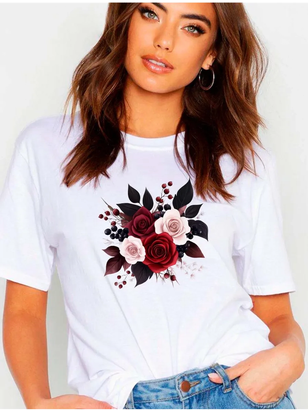 Футболка с бордовыми розами