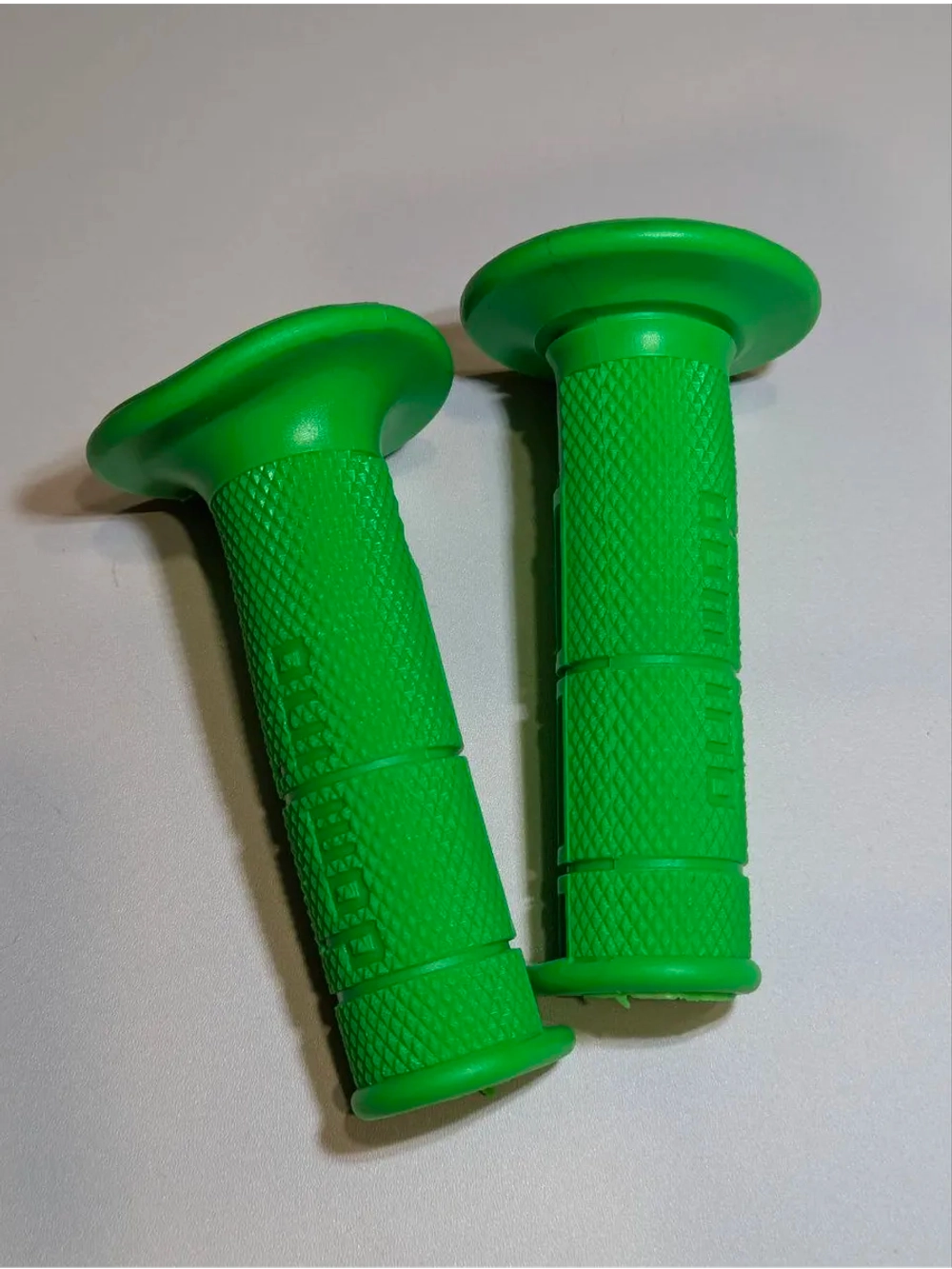 -t Ручки руля (грипсы) на руль 22мм зелёные для мотоцикла эндуро, питбайк