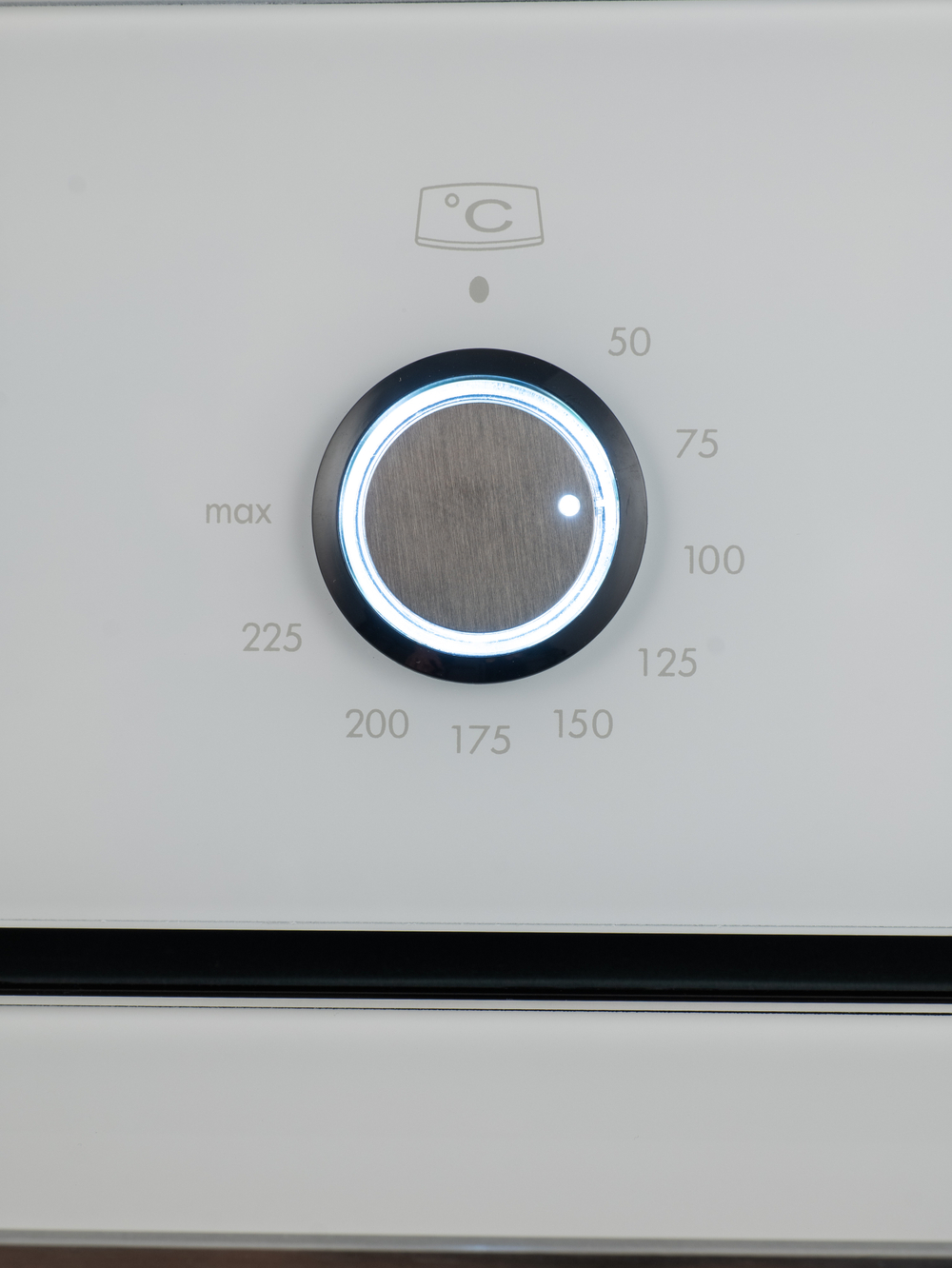 Духовой шкаф электрический встраиваемый MBO 6709-01 (WHITE) белое стекло, 70л, 9 режимов, до 250 Со (MACBI)