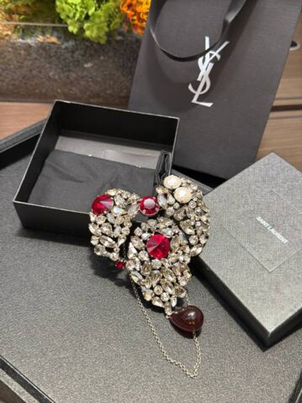 Брошь Yves Saint Laurent