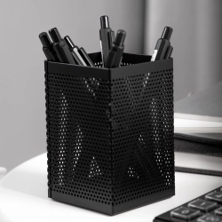 Подставка-стакан для канцелярских принадлежностей Deli черная 7.2x7.2x10.8 см