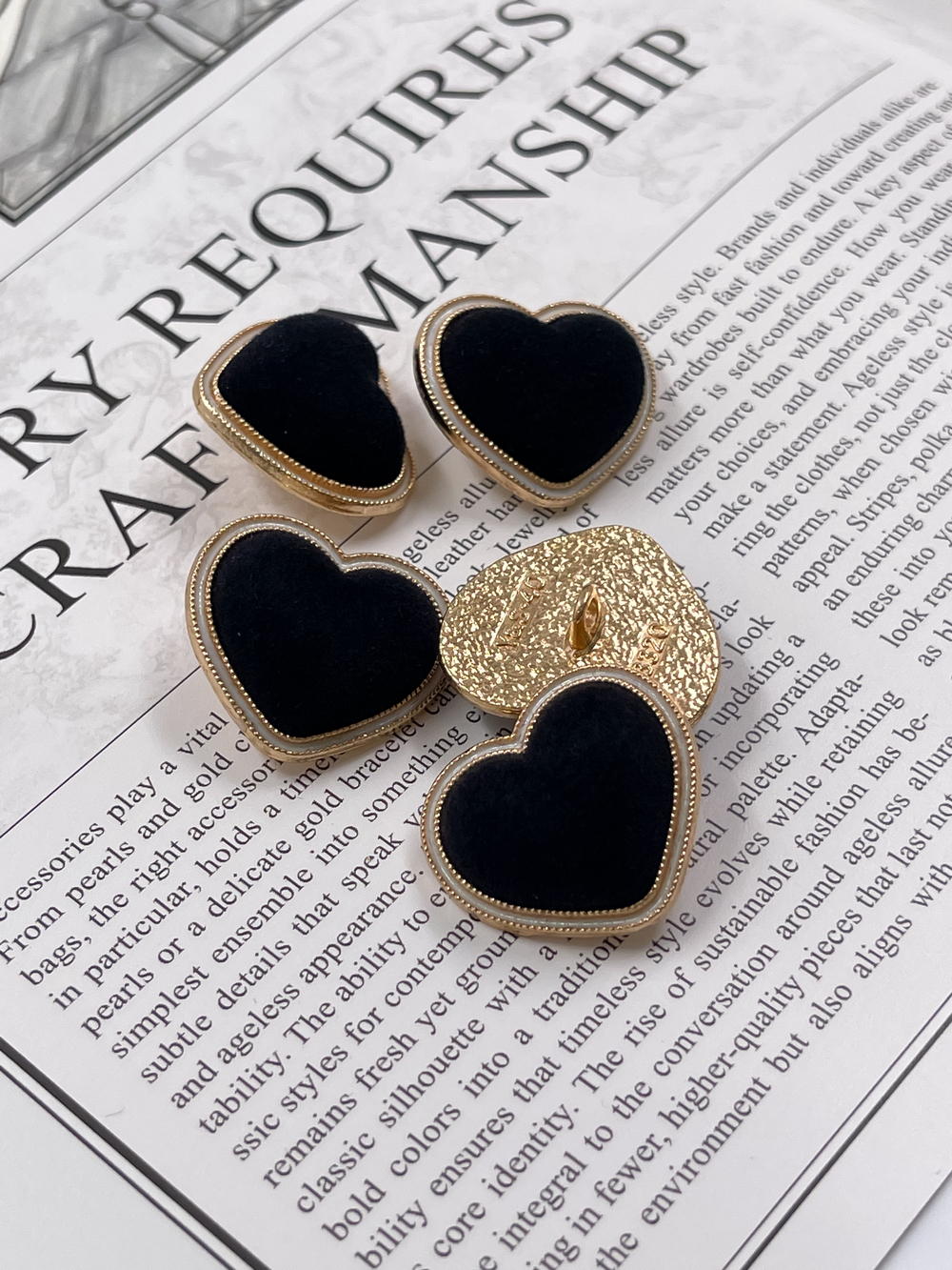 Пуговицы Сердечки бархатные черные