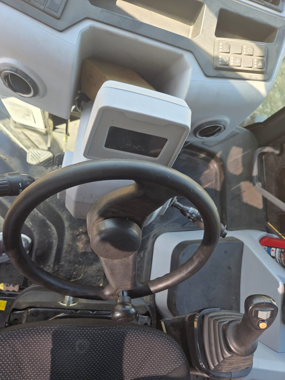 XCMG XC8* Экскаватор-погрузчик XC8-S2570  (Дизельный, 4,0 л, 100 л.с., АТ)