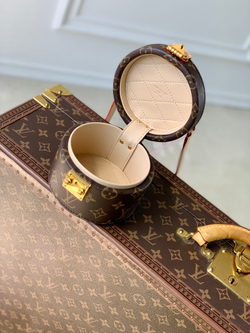 Louis Vuitton Scott