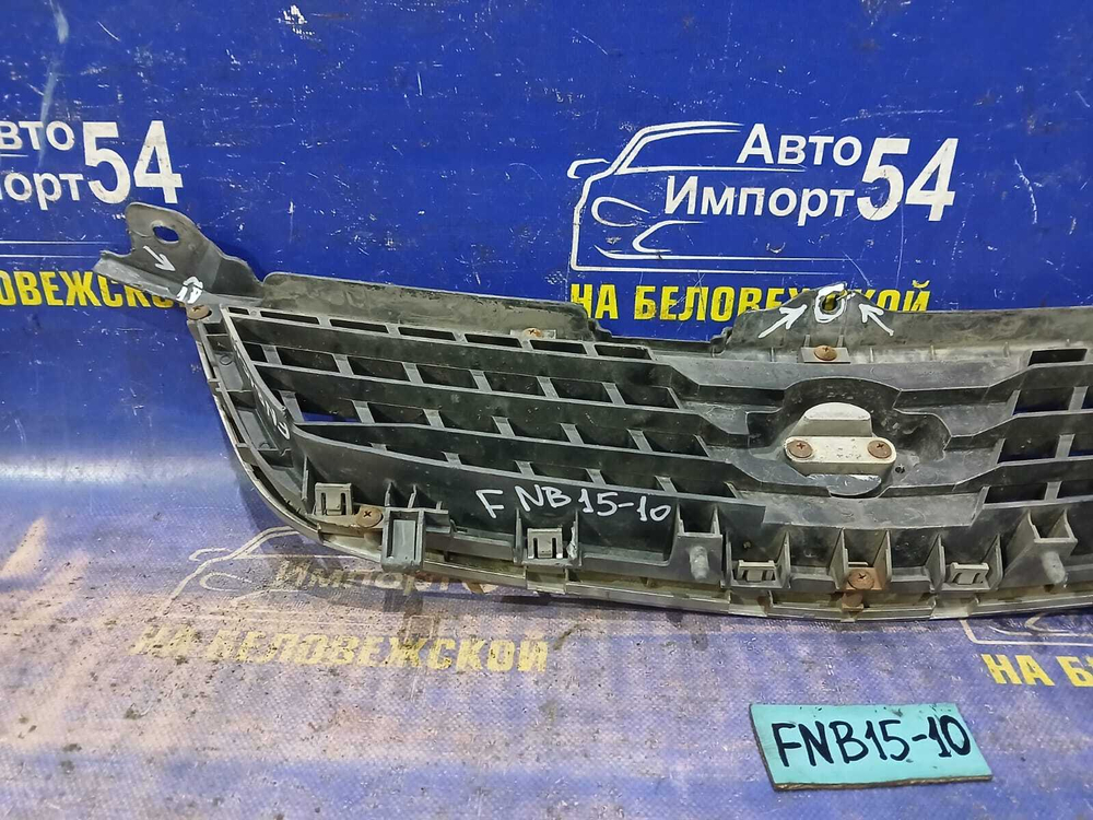 Решетка радиатора NISSAN SUNNY 2000