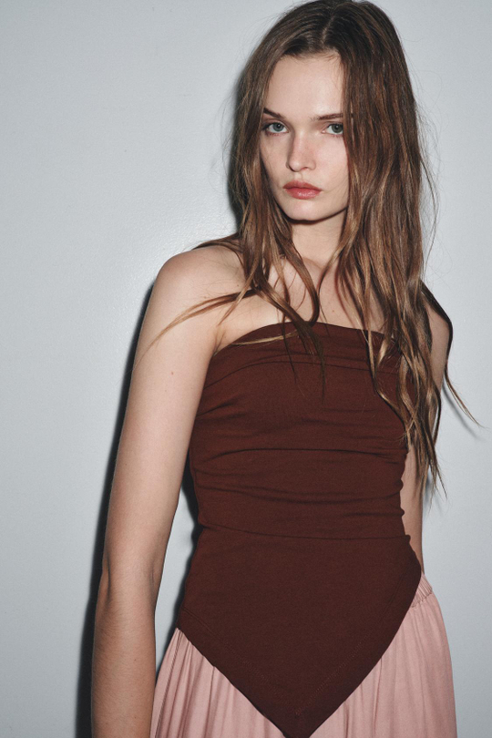 ZARA ТОП БЕЗ БРЕТЕЛЕЙ АСИММЕТРИЧНОГО КРОЯ, ВИННЫЙ