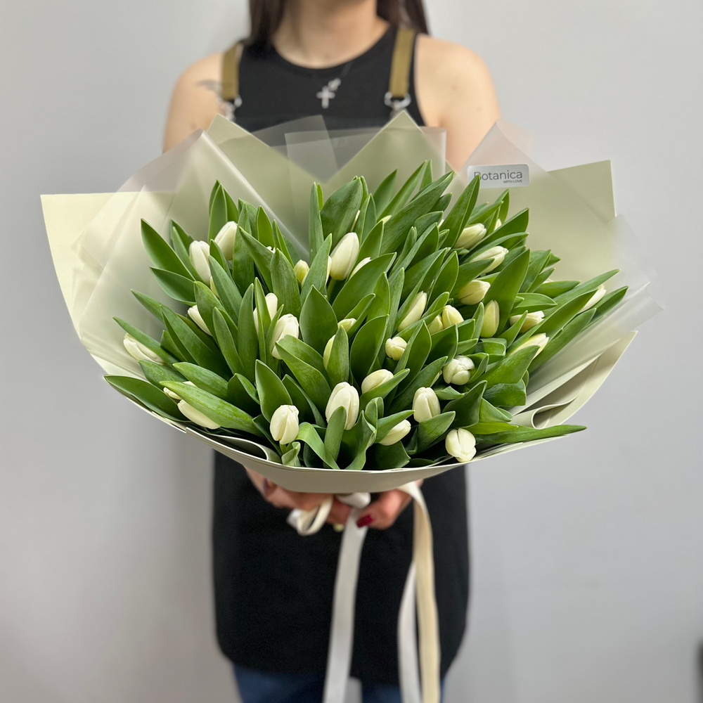 Букет из 51 хрустящего белого тюльпана  1084