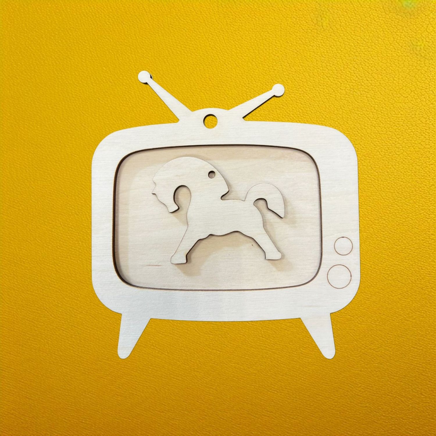 телевизор 10*10,8см , фанера