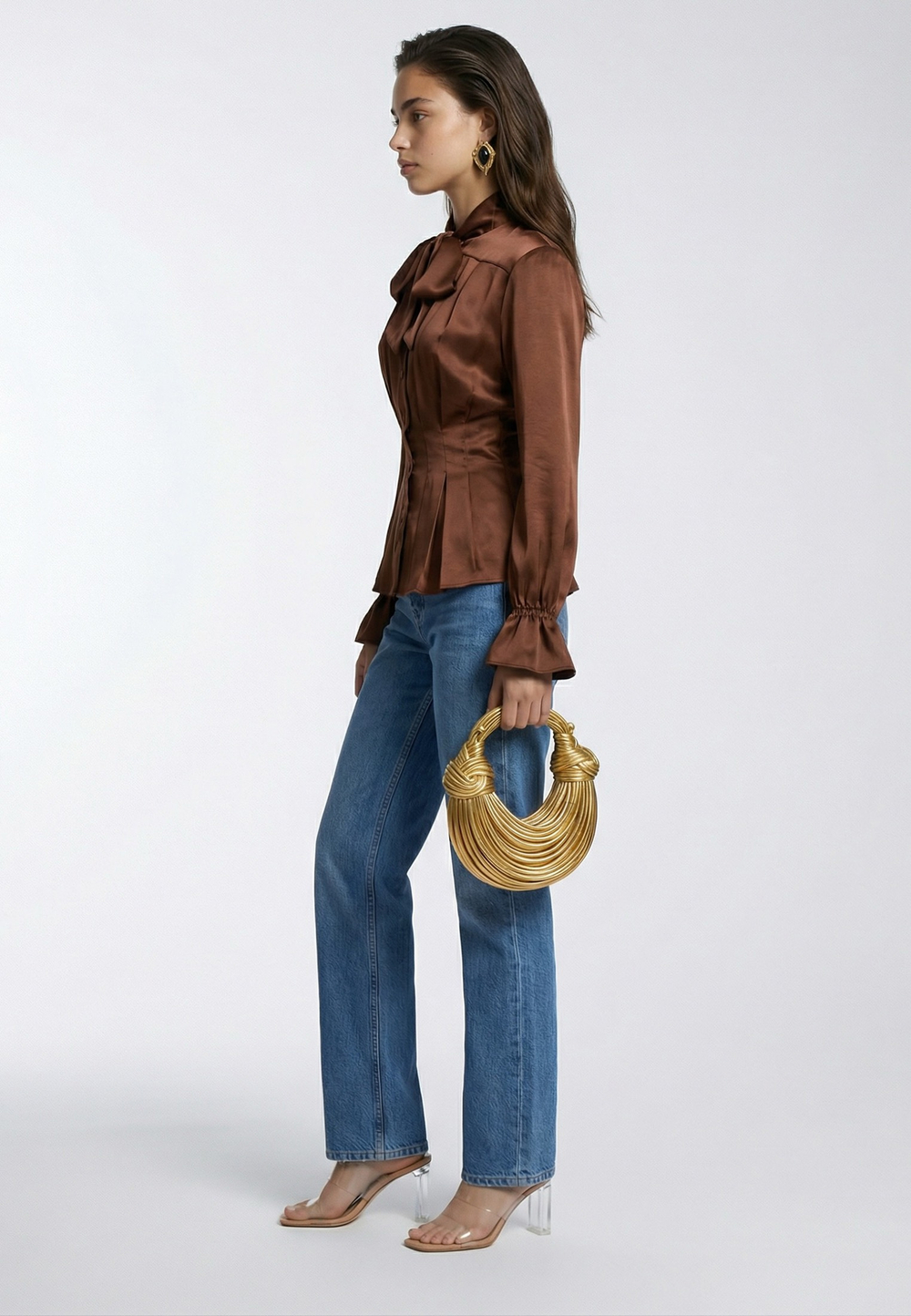 Блуза с бантом приталенная