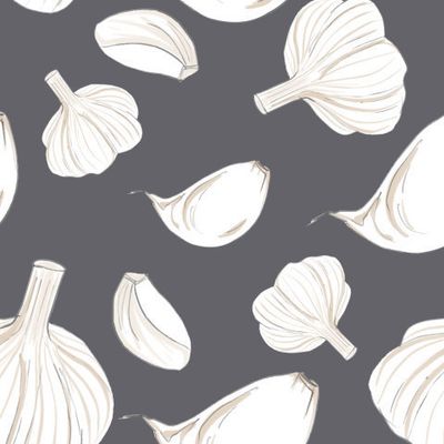 Чеснок на сером. Овощи