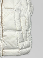 Жилетка 001 однотонная на молнии с капюшоном и карманами по бокам