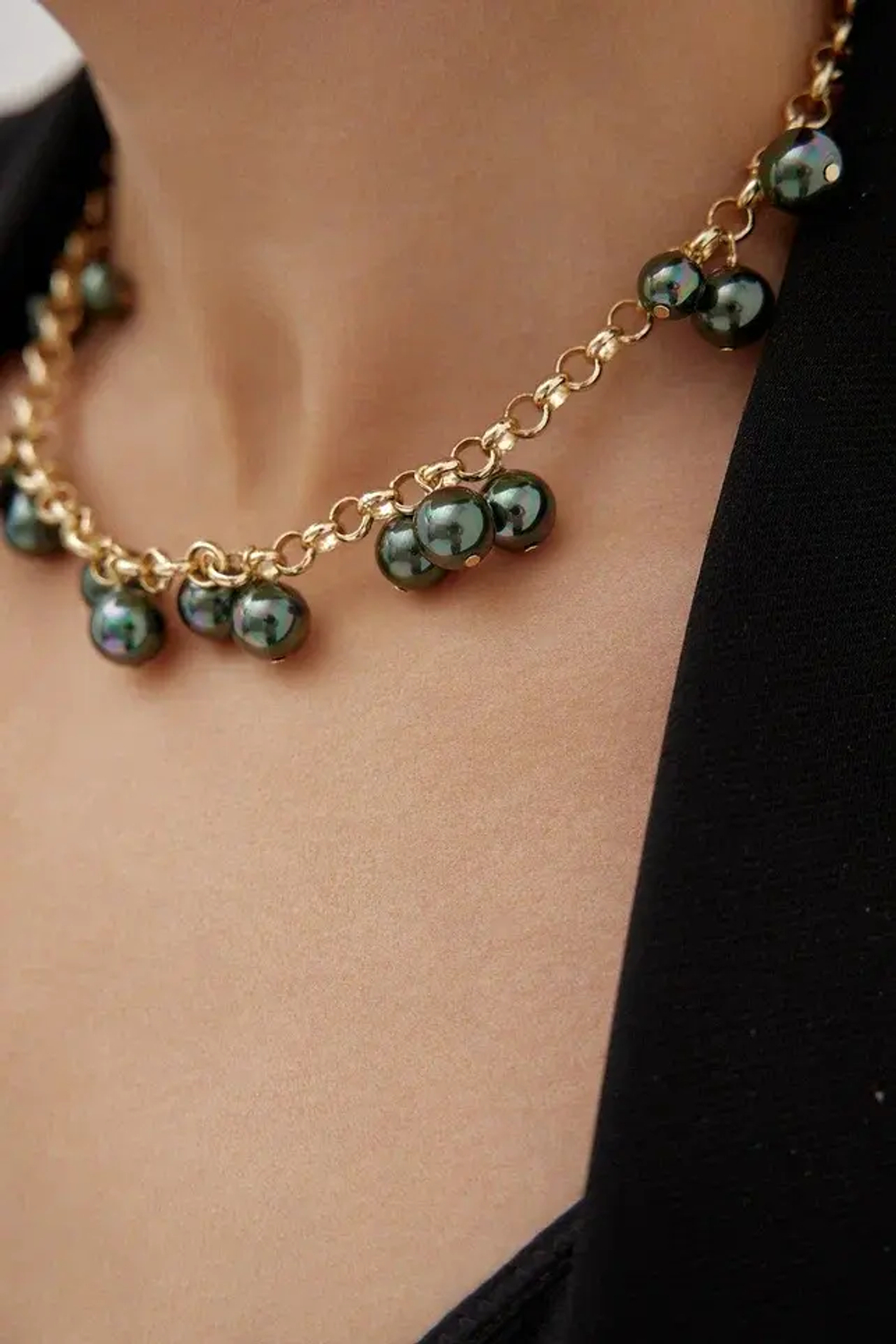 Колье Currant зеленый жемчуг, оттенок золото