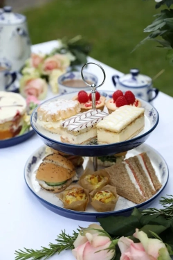 Kitchen Craft London Pottery 26 см 1-ярусный стеклянный поднос Голубая роза