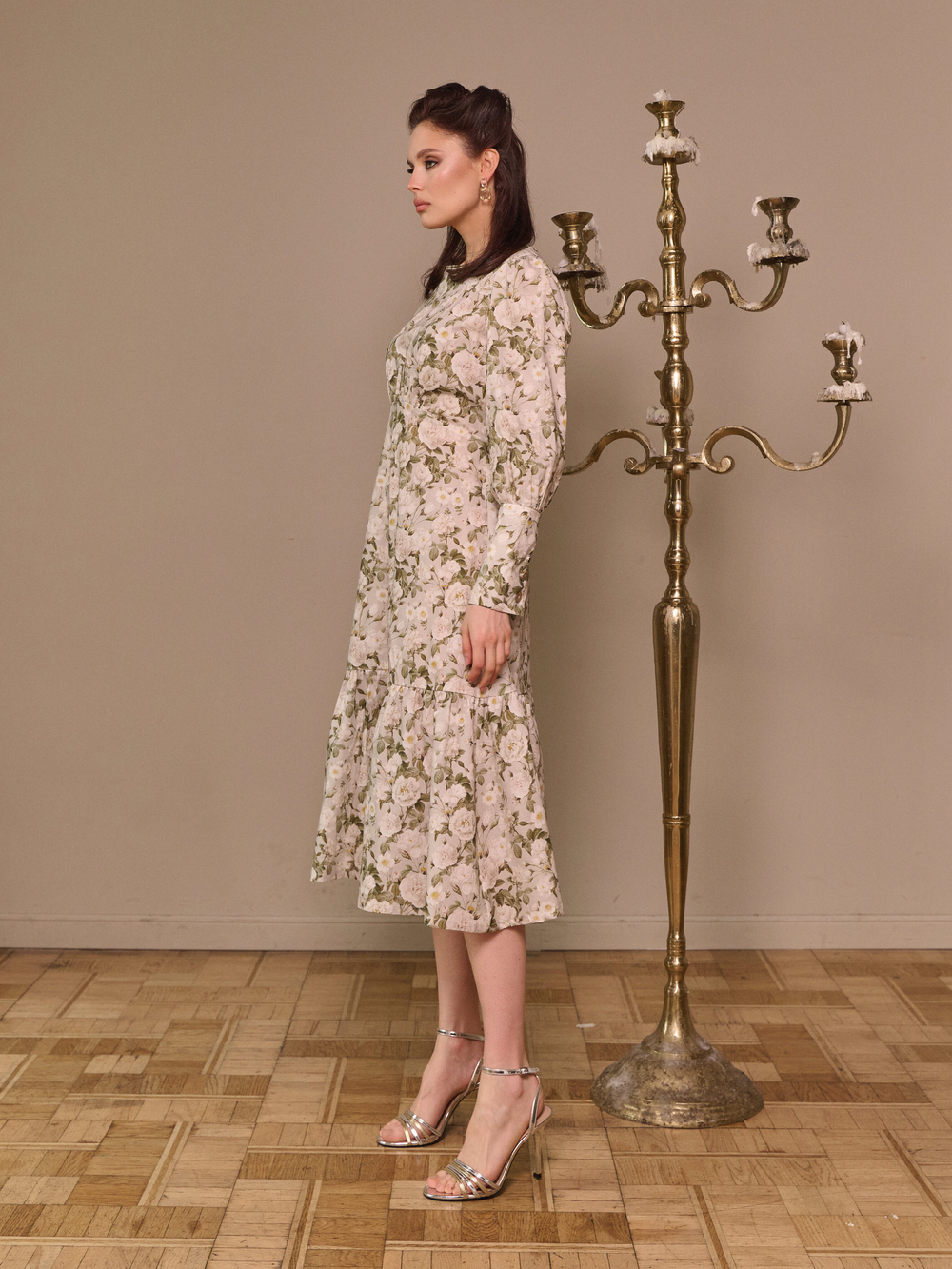 Платье с широкими манжетами