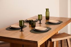 Набор из двух тарелок темно-серого цвета из коллекции Essential, 25 см