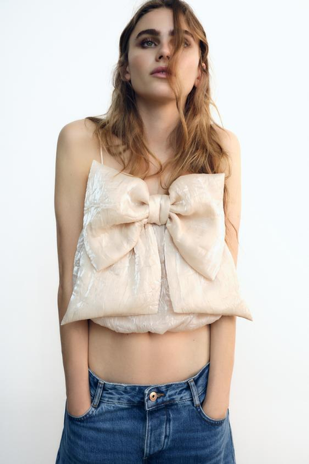 ZARA УКОРОЧЕННЫЙ ТОП С БАНТОМ, ЭКРЮ