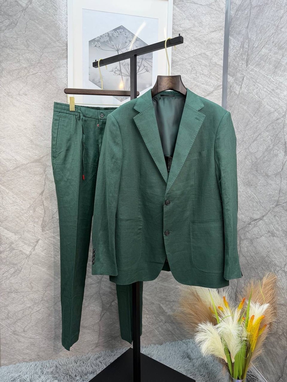 Льняной костюм Kiton