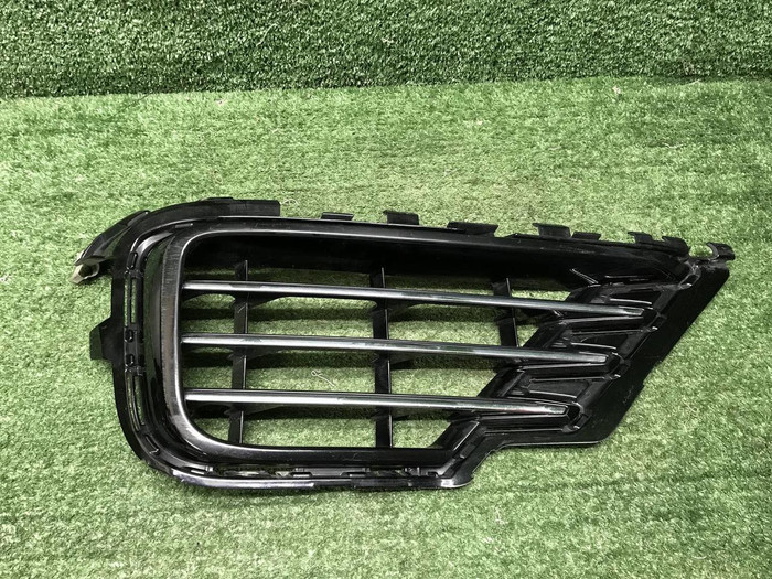 Решетка перед бампера VW Touareg 2 NF 14-18 R-Line