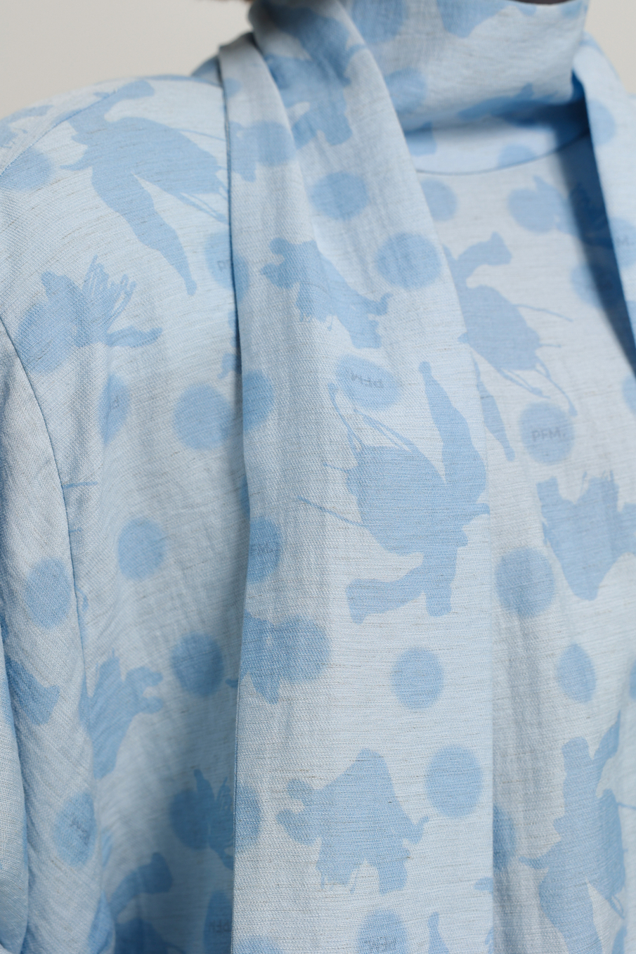 Блуза с подплечниками