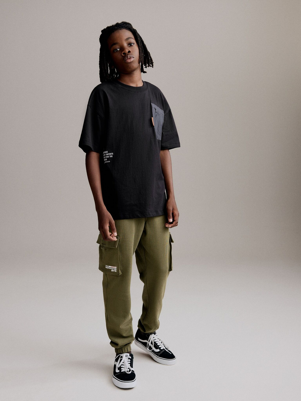 Футболка и брюки карго в комплекте для мальчика Next B84-555, Черный, Хаки