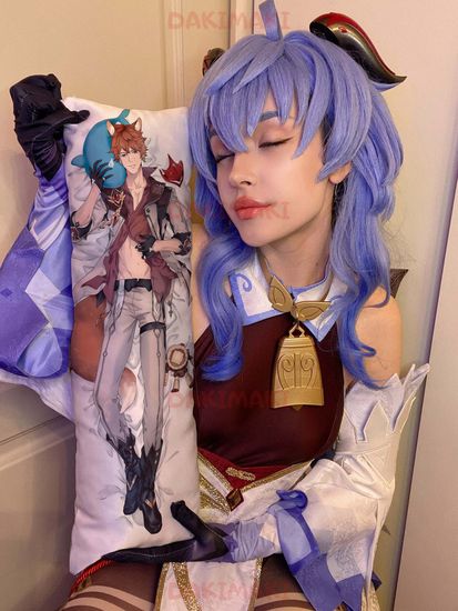 Мини дакимакура Тарталья из Геншин Импакт | Genshin Impact арт. M0959, 60х20 см