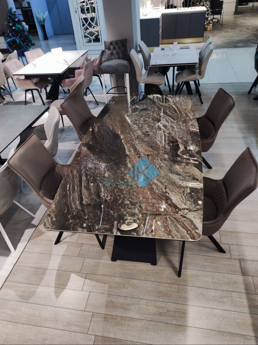 Стул DikLine 289 поворотный опоры чёрные