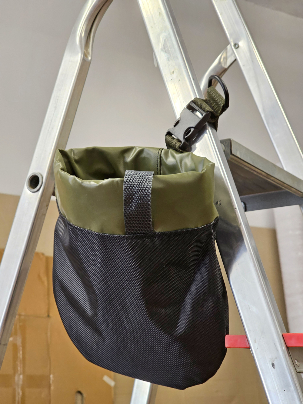 Сумка поясная самозакрывающаяся для крепежа