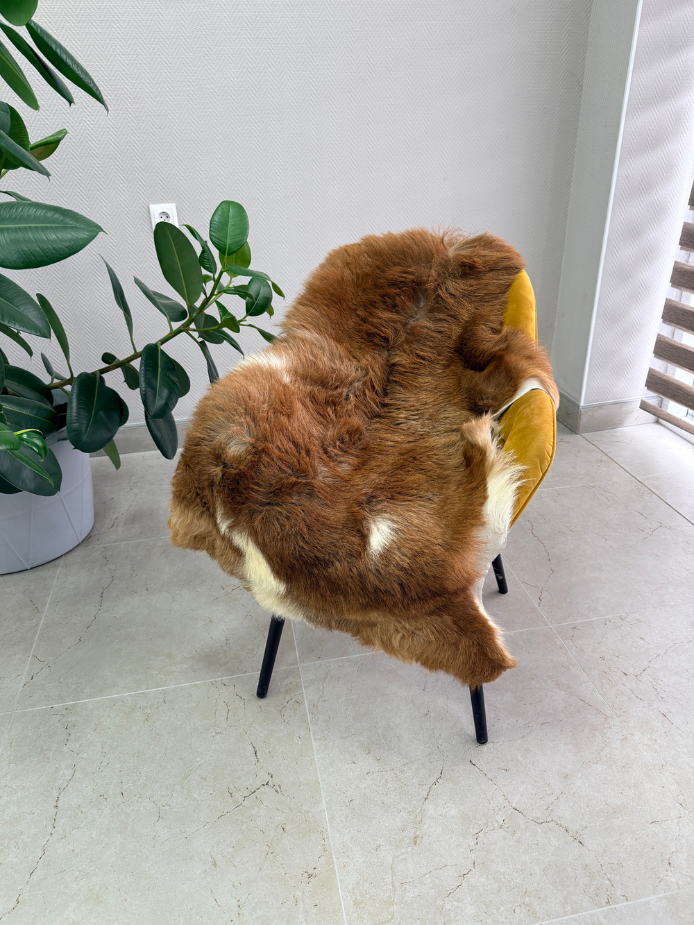 Шкура коврик меховой прикроватный овчина, 120х65 см.