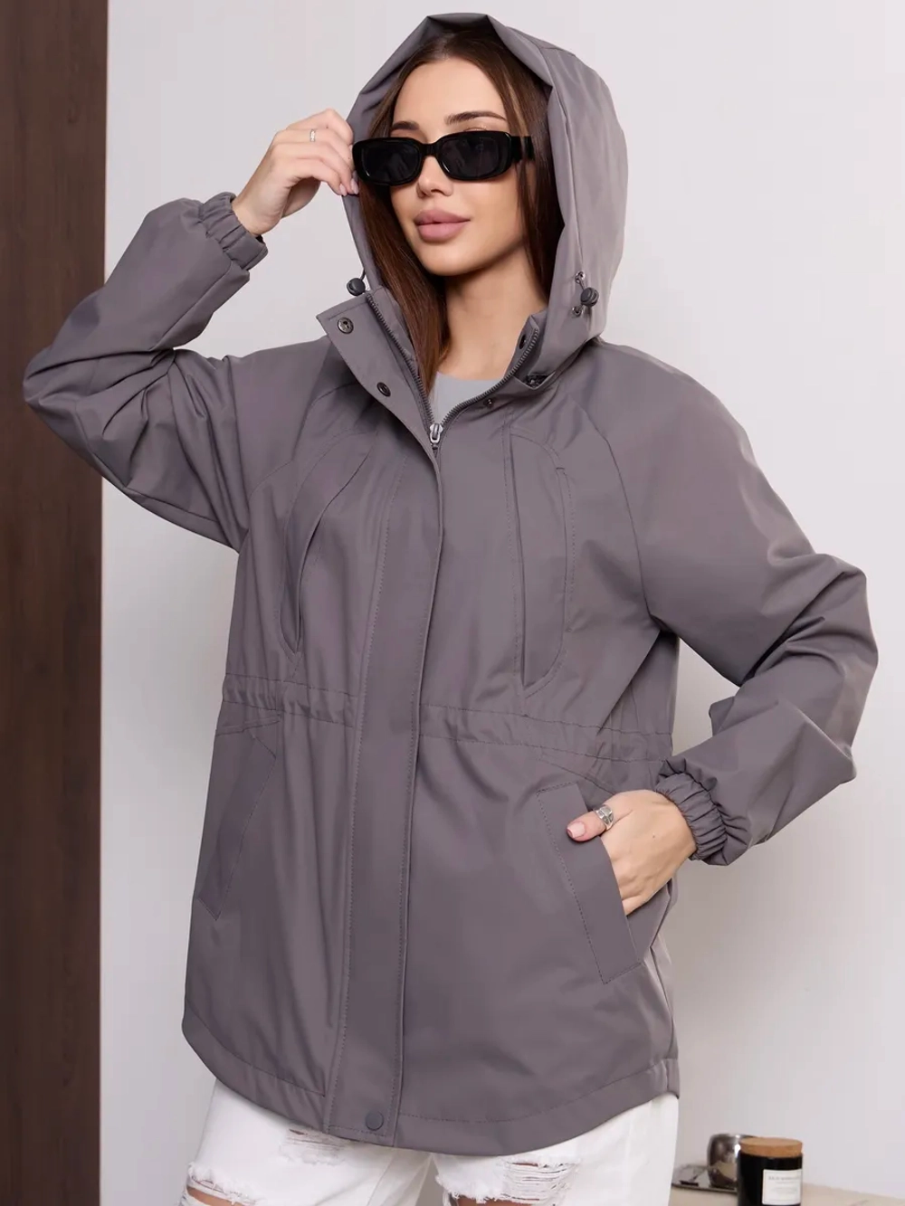 Ветровка с капюшоном удлиненная