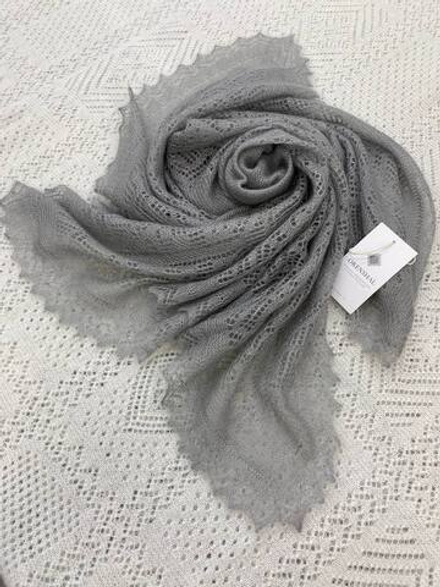 Оренбургский пуховый платок с шелком П1-100-03 серый