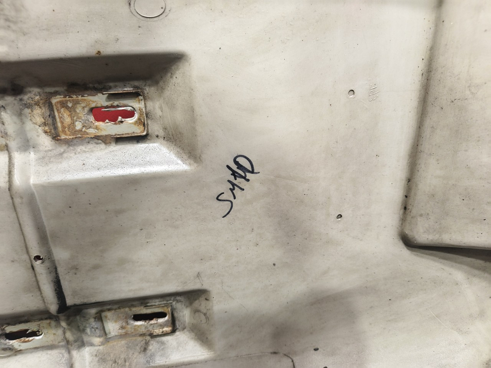 Крыло переднее левое задняя часть