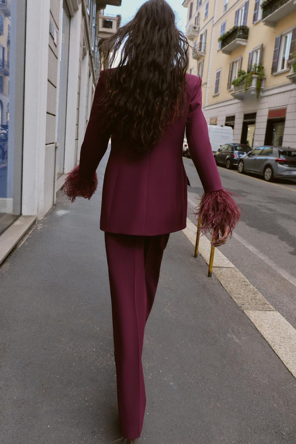 ZARA БЛЕЙЗЕР С ПЕРЬЯМИ НА МАНЖЕТАХ, БОРДО