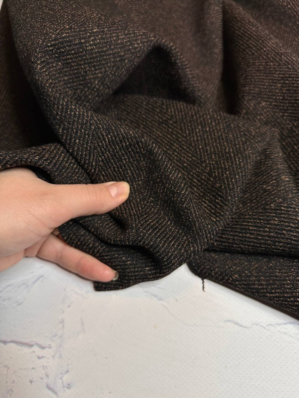 Костюмно-плательный смесовый твид букле (Piacenza, 55%шерсть/11%полиамид/34%вискоза, Темный мускат с золотой пылью/крупная елочка, 152, 336 гр/м2)