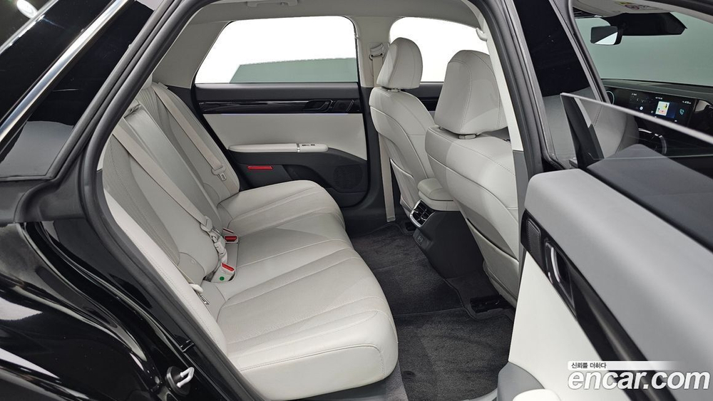 Hyundai Grandeur (Azera) (GN7) 2.5 Бензин 2WD (01.2023)