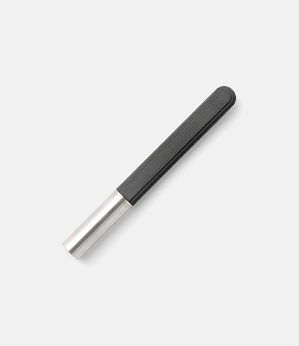 22 Studio Contour Fountain Pen Dark Grey — перьевая ручка из бетона