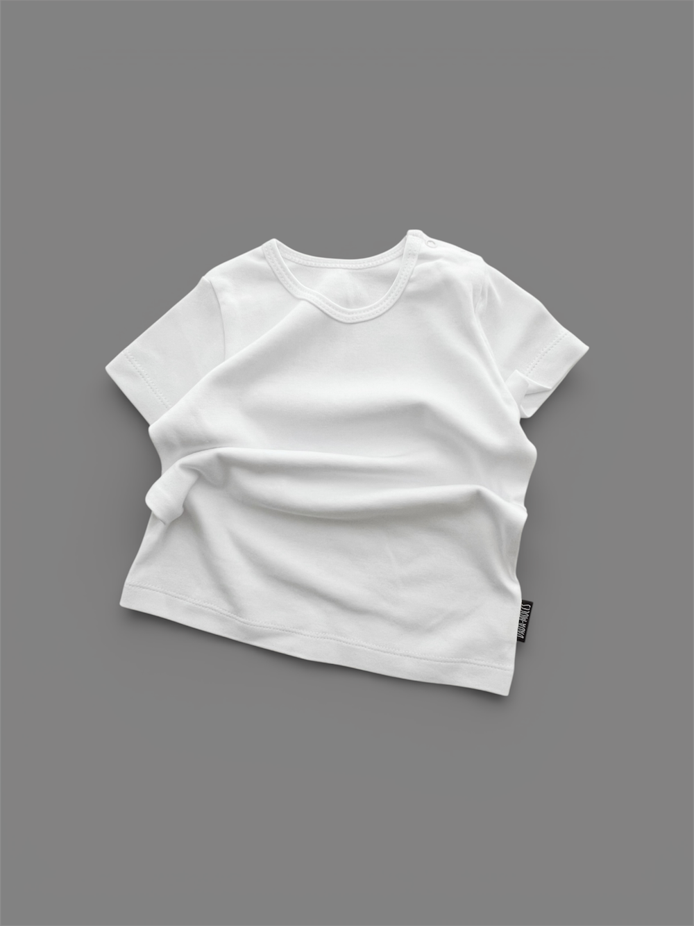 Белая футболка