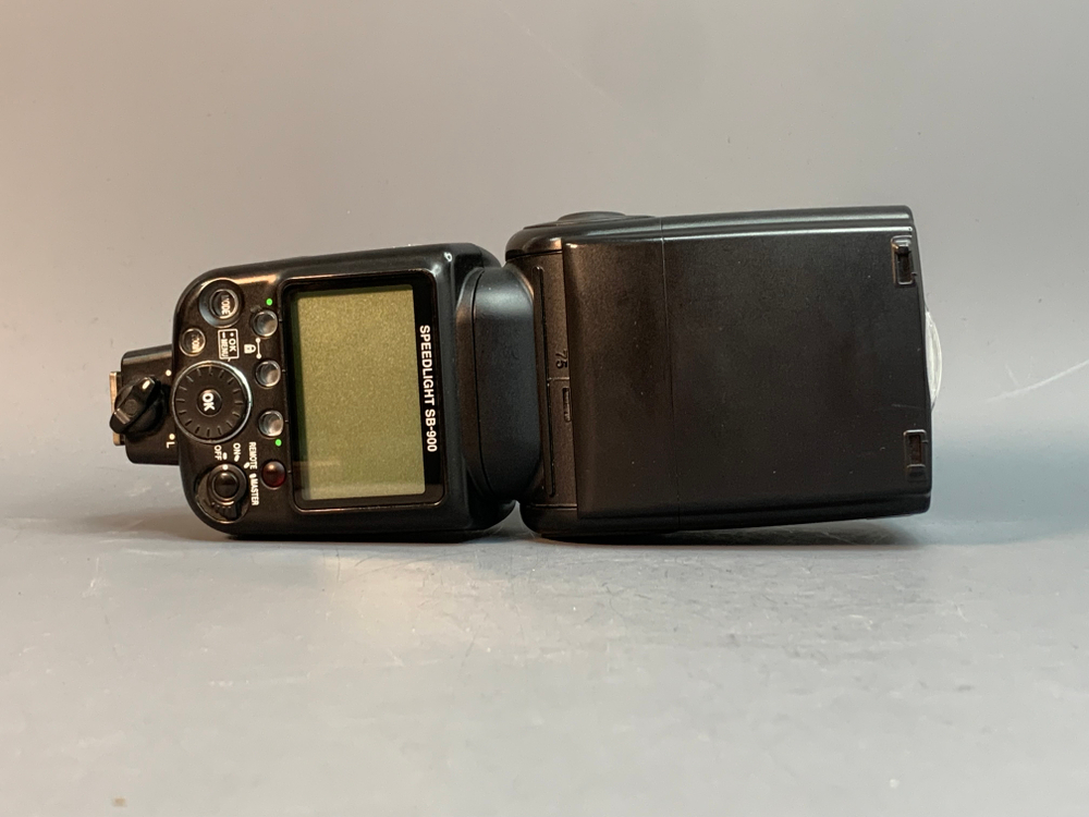Nikon SB-900