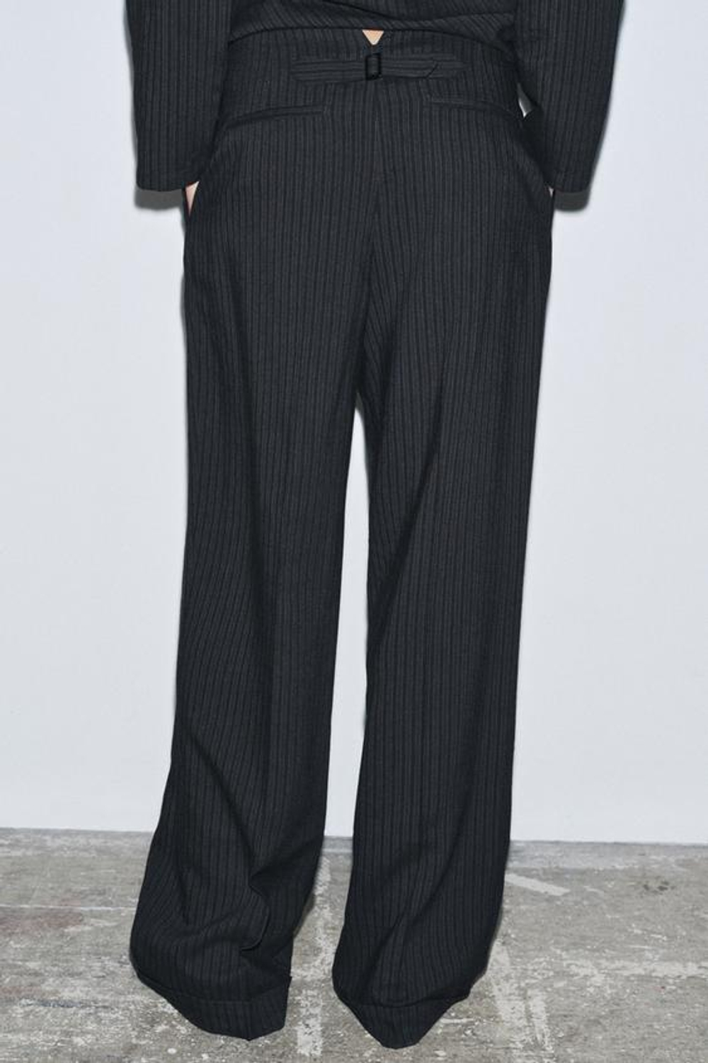 ZARA БРЮКИ С ЗАЩИПАМИ И ПОЛОСКАМИ — ZW COLLECTION, ТЕМНО-СИНИЙ